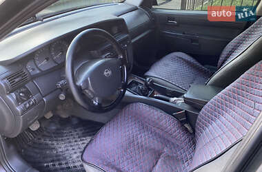 Седан Opel Omega 2000 в 