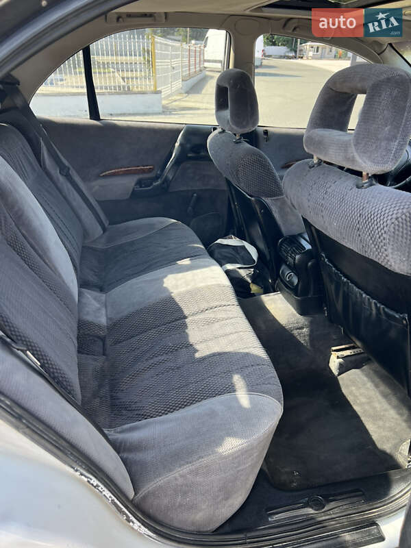 Седан Opel Omega 1994 в Бучаче