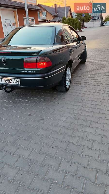 Седан Opel Omega 1996 в Ивано-Франковске