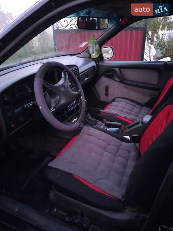 Седан Opel Omega 1990 в Черновцах фото 2 Седан Opel Omega 1990 в Черновцах