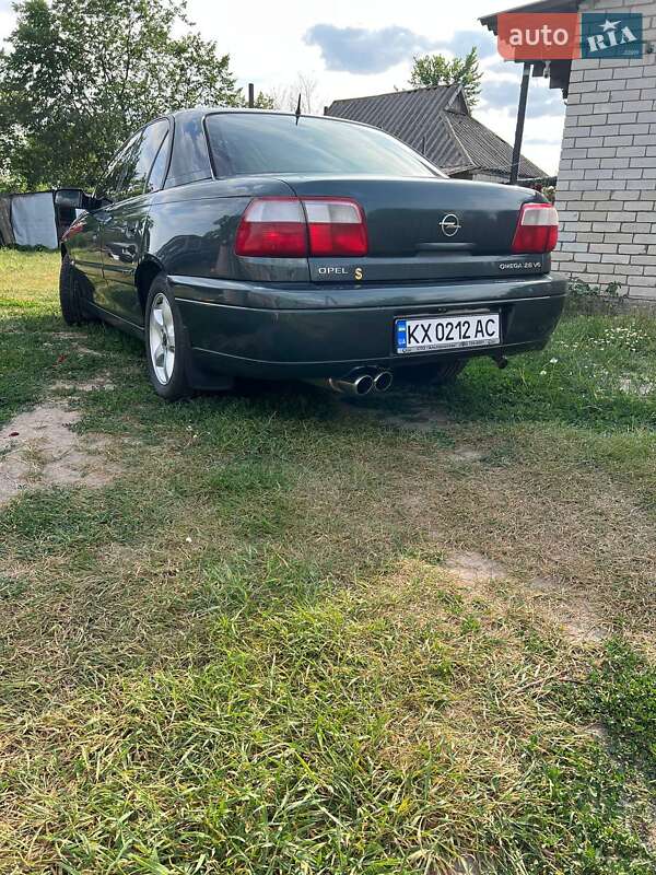 Седан Opel Omega 2001 в Краснограде