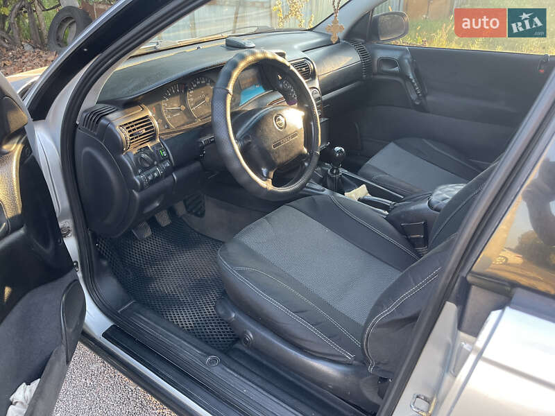 Седан Opel Omega 1996 в Шостці