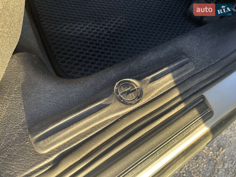 Седан Opel Omega 1996 в Шостці