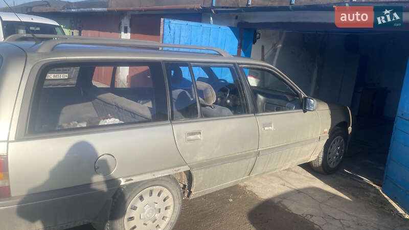 Универсал Opel Omega 1987 в Нововолынске