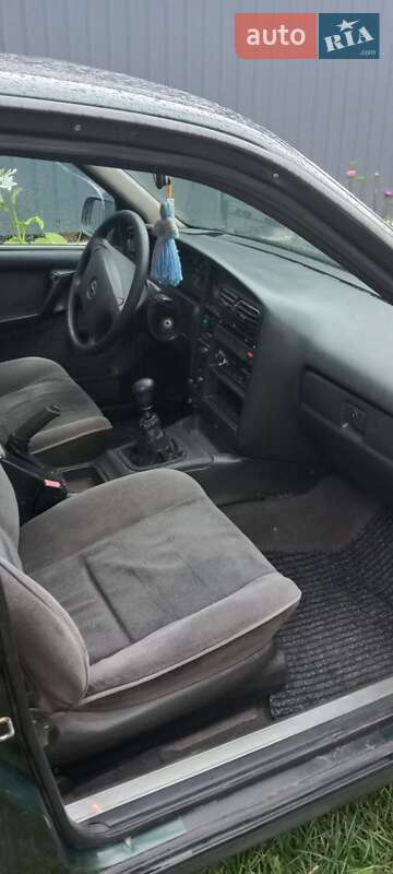 Седан Opel Omega 1993 в Переяславі