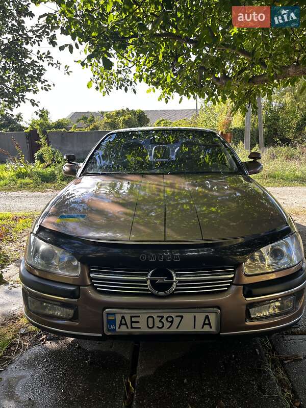Седан Opel Omega 1998 в 