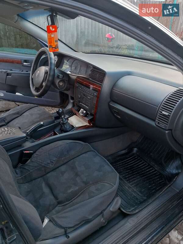 Седан Opel Omega 2003 в Хороле фото 7 Седан Opel Omega 2003 в Хороле