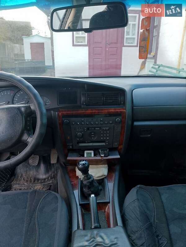 Седан Opel Omega 2003 в Хороле фото 18 Седан Opel Omega 2003 в Хороле