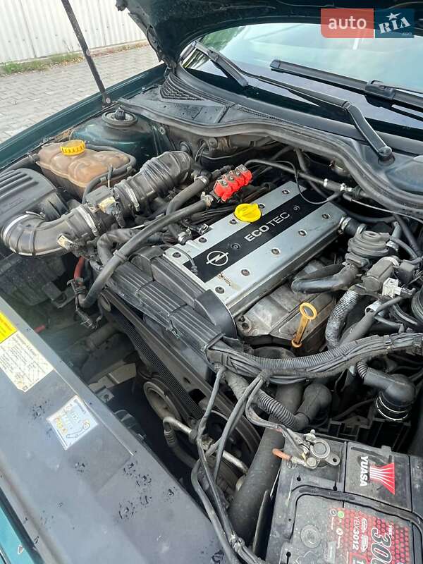 Седан Opel Omega 1994 в Снятине