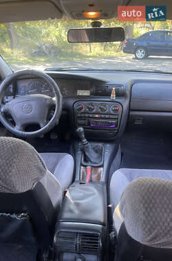 Седан Opel Omega 1995 в 