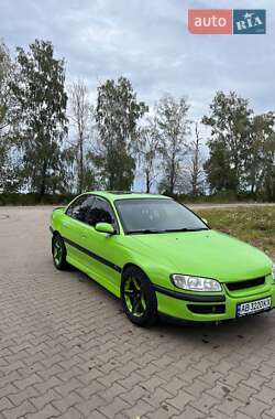 Седан Opel Omega 1995 в Липовце