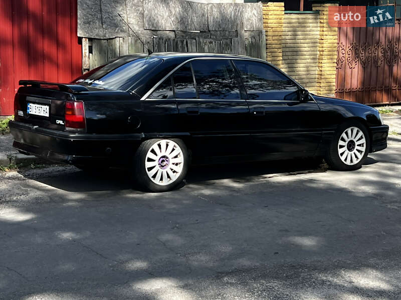 Седан Opel Omega 1991 в Полтаве