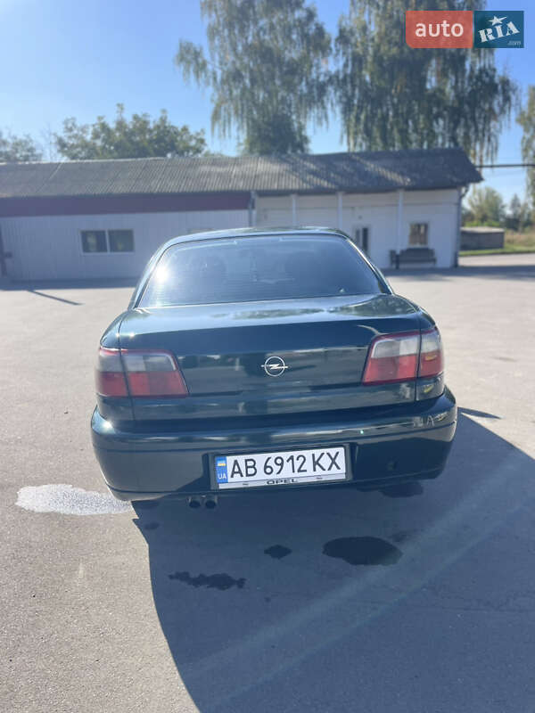 Седан Opel Omega 2003 в Баре