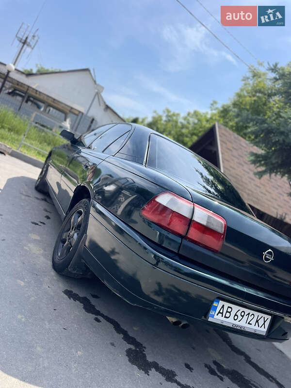 Седан Opel Omega 2003 в Баре
