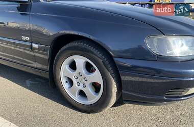 Седан Opel Omega 2000 в 