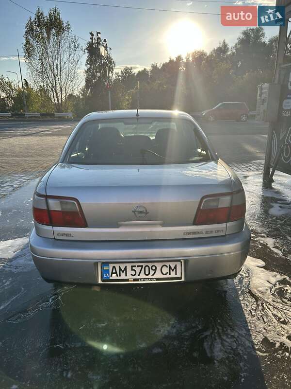 Седан Opel Omega 2001 в Буче