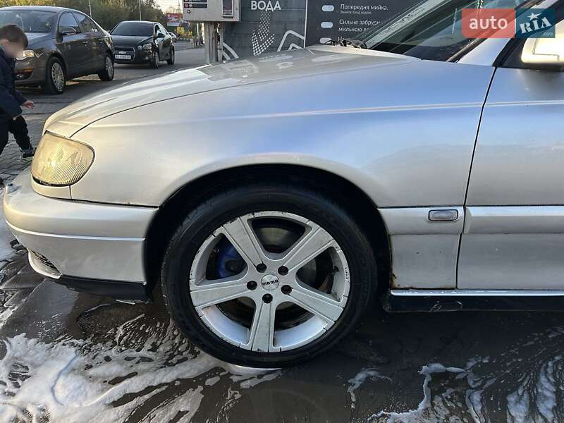 Седан Opel Omega 2001 в Буче