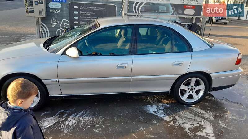 Седан Opel Omega 2001 в Буче