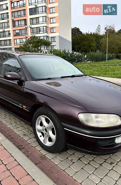 Седан Opel Omega 1995 в Львове