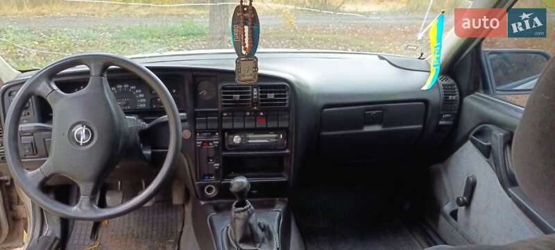 Седан Opel Omega 1991 в Полтаве фото 5 Седан Opel Omega 1991 в Полтаве