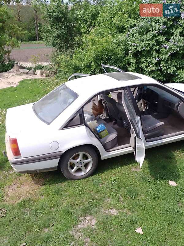 Седан Opel Omega 1988 в Хмельницком