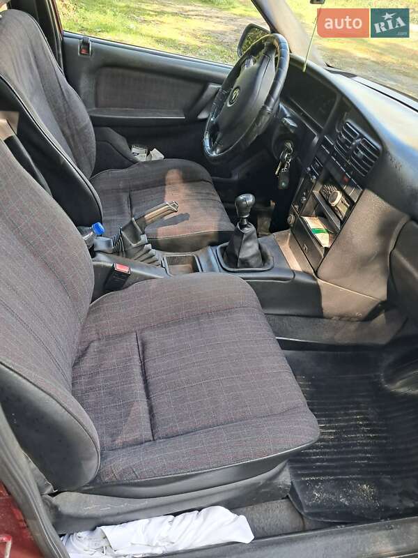 Седан Opel Omega 1991 в Киеве