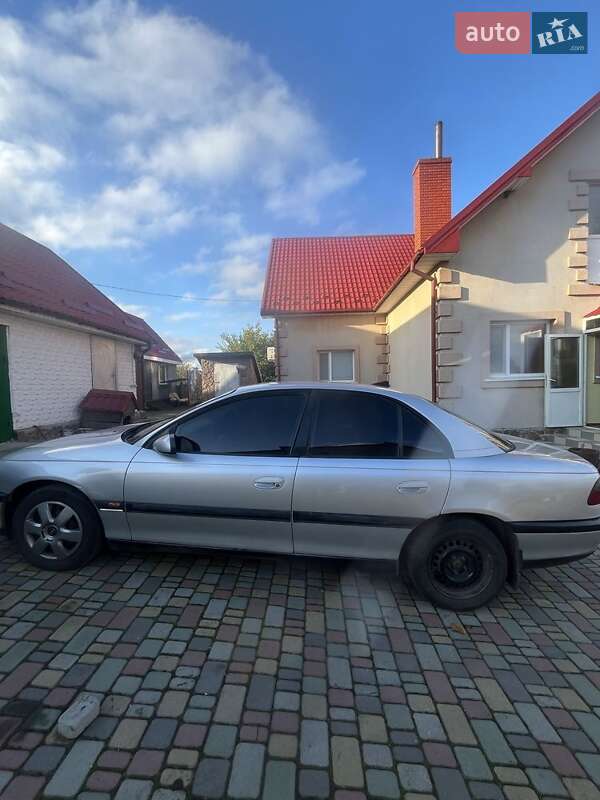 Седан Opel Omega 1998 в Новоукраинке