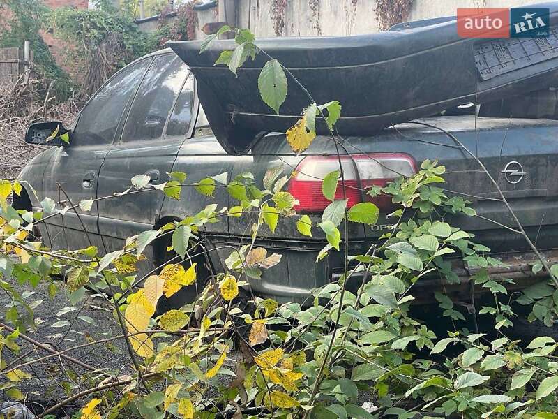 Седан Opel Omega 2000 в Киеве