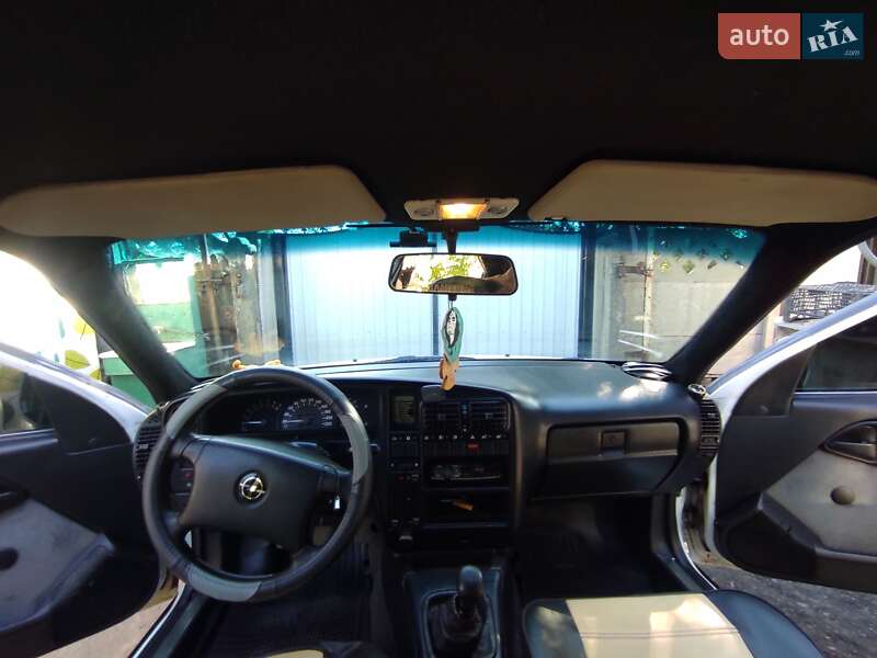Седан Opel Omega 1993 в Кременчуге