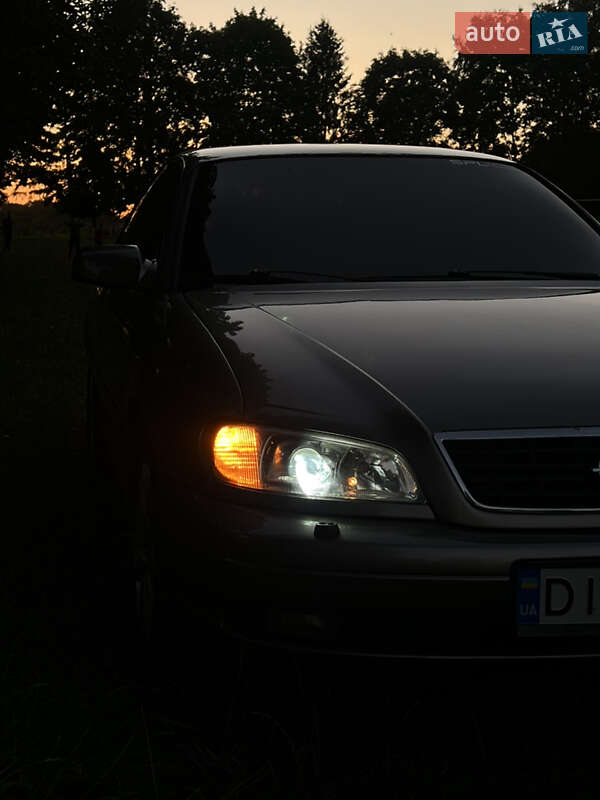 Седан Opel Omega 1999 в Житомире