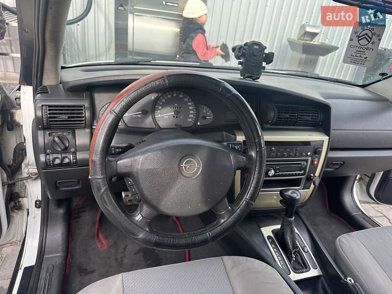 Седан Opel Omega 2001 в Николаеве