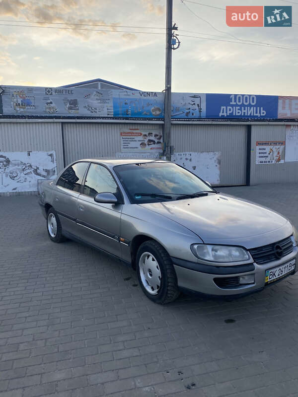 Седан Opel Omega 1995 в Вараше