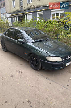 Седан Opel Omega 1995 в Черновцах