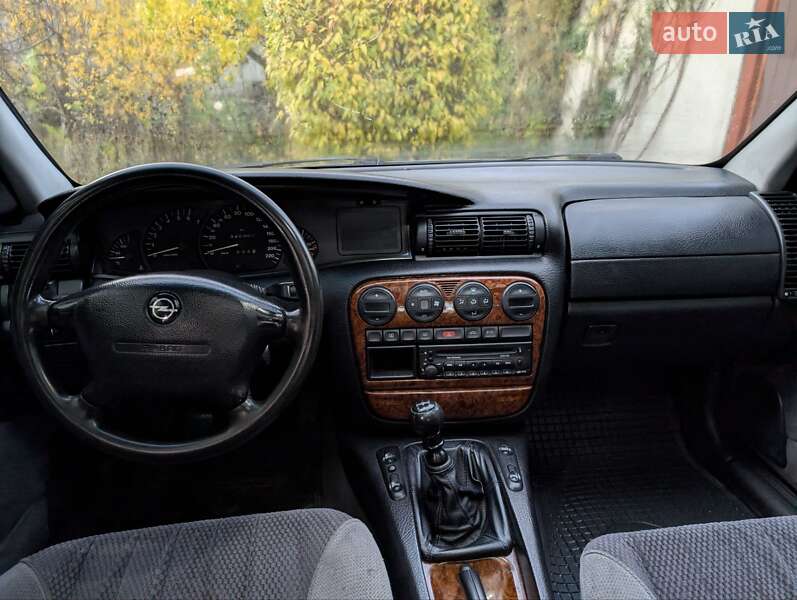 Седан Opel Omega 1997 в Днепре