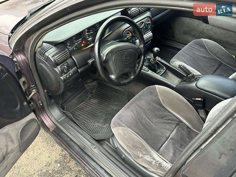 Седан Opel Omega 1994 в Запорожье