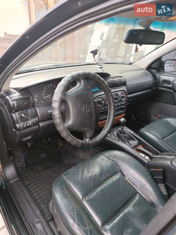 Седан Opel Omega 1995 в Сколе