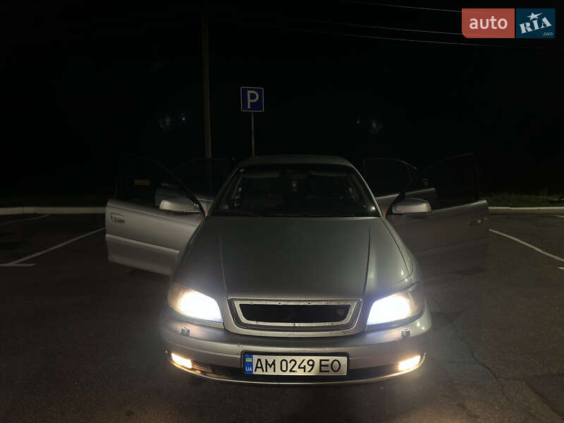 Седан Opel Omega 2002 в Яготине