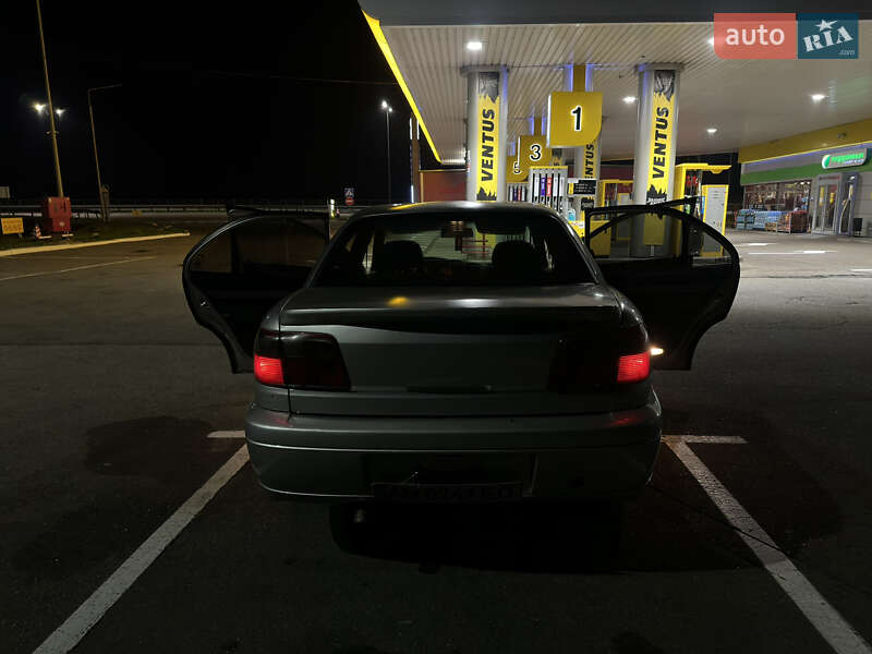 Седан Opel Omega 2002 в Яготине