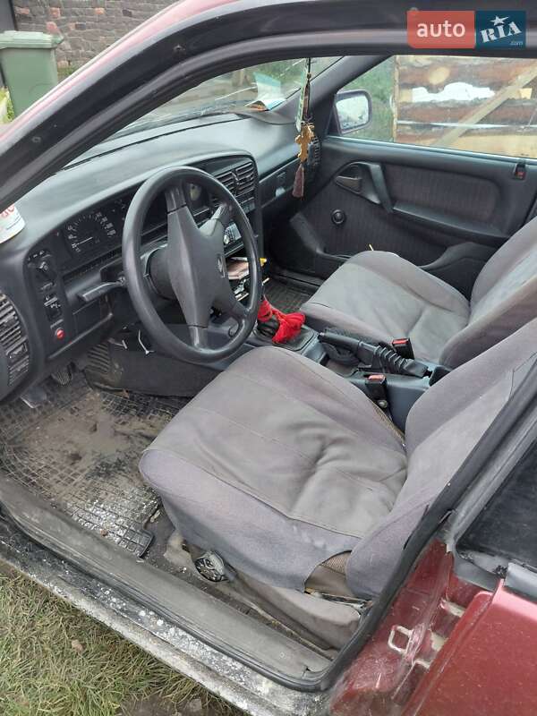 Седан Opel Omega 1992 в Житомире фото 3 Седан Opel Omega 1992 в Житомире