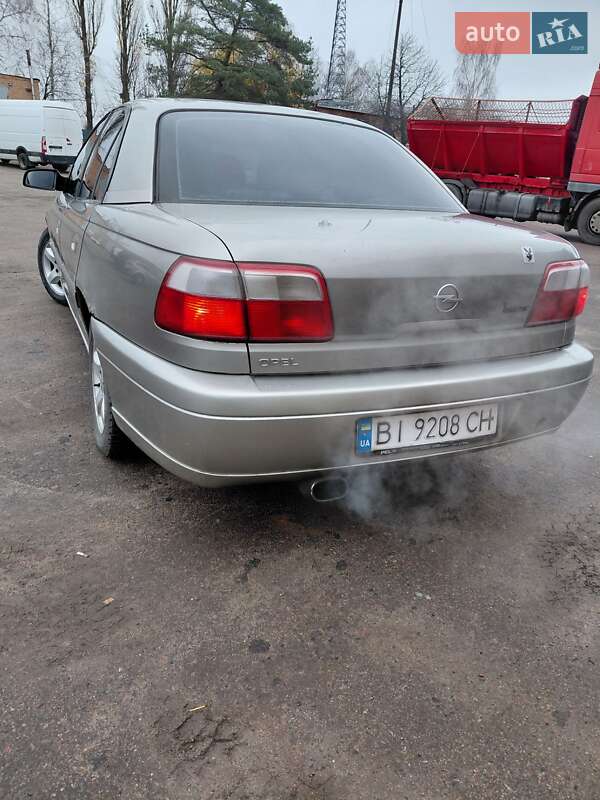 Седан Opel Omega 2002 в Лубнах