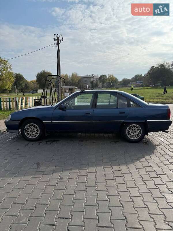 Седан Opel Omega 1991 в Каменском