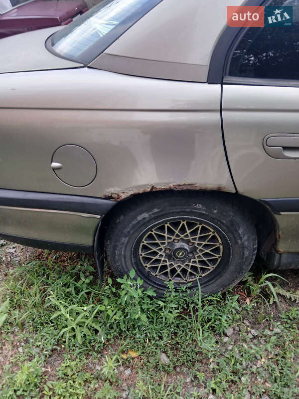 Седан Opel Omega 1997 в Киеве