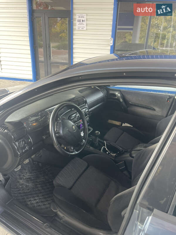 Седан Opel Omega 1998 в Надвірній