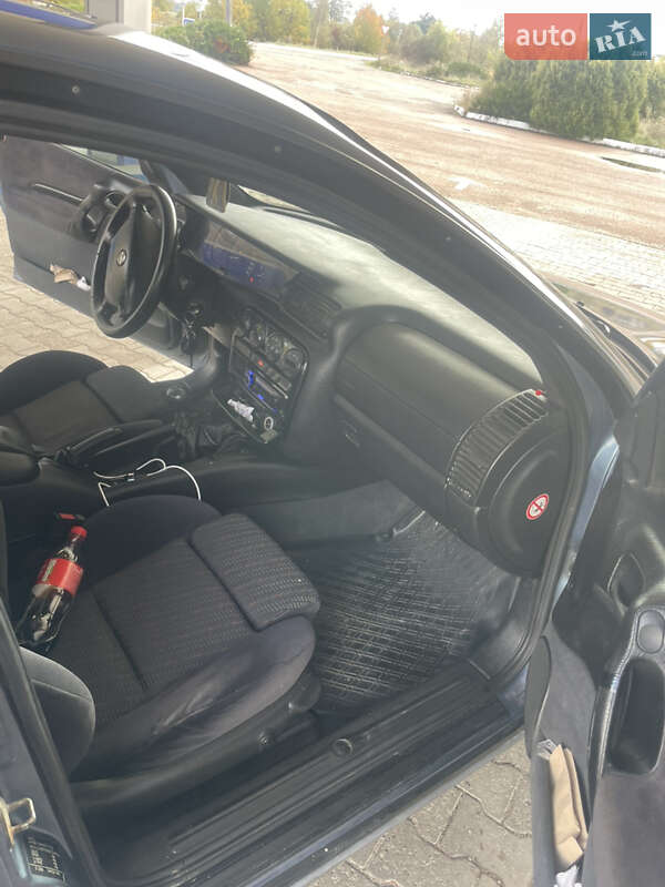 Седан Opel Omega 1998 в Надвірній