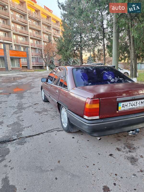 Седан Opel Omega 1990 в Полтаві