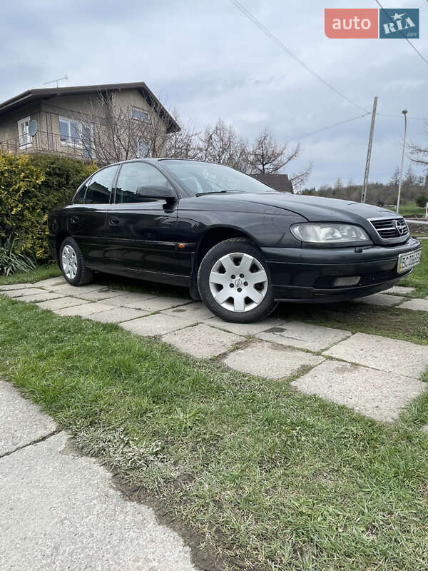 Седан Opel Omega 2000 в Львове
