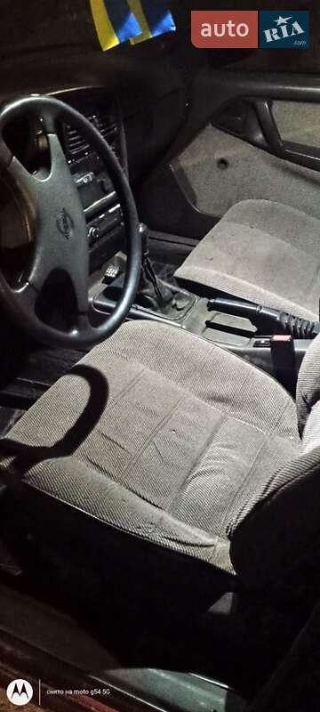 Седан Opel Omega 1988 в Вараші фото 3 Седан Opel Omega 1988 в Вараші