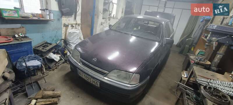 Седан Opel Omega 1991 в Узине