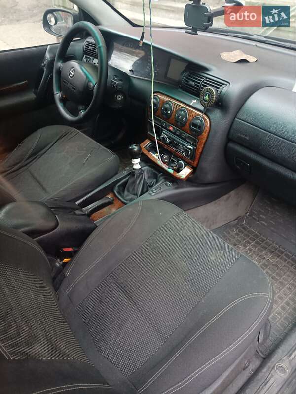 Седан Opel Omega 1996 в Києві