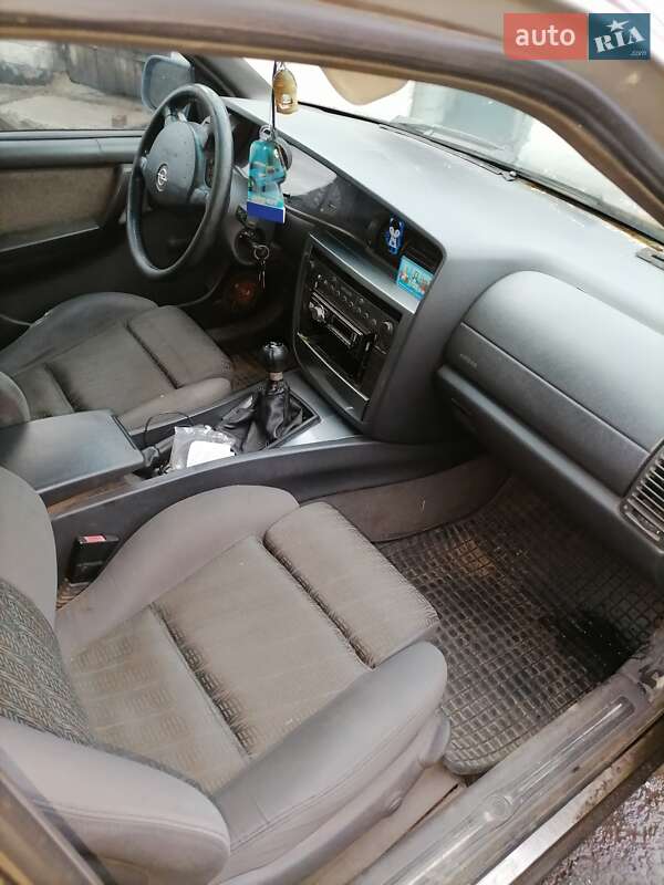 Універсал Opel Omega 1990 в Козельщині